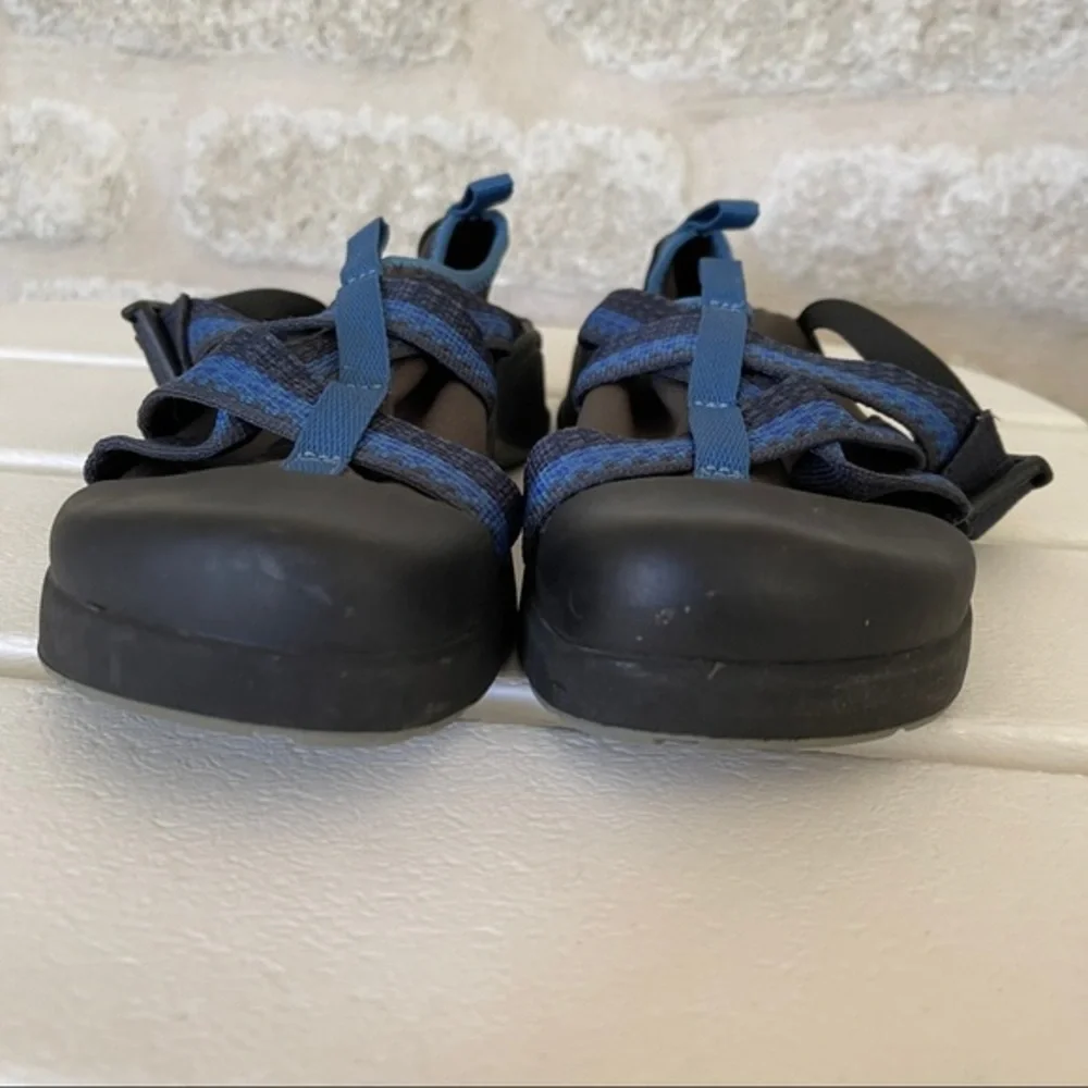 Chaco water shoes Kids size 3 blue nearly new